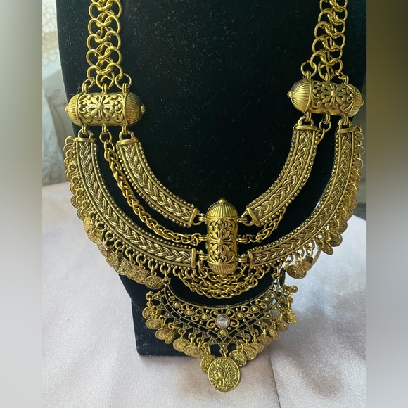 Costume necklaces 2pieces for one price. SOLD - Picture 1 of 6